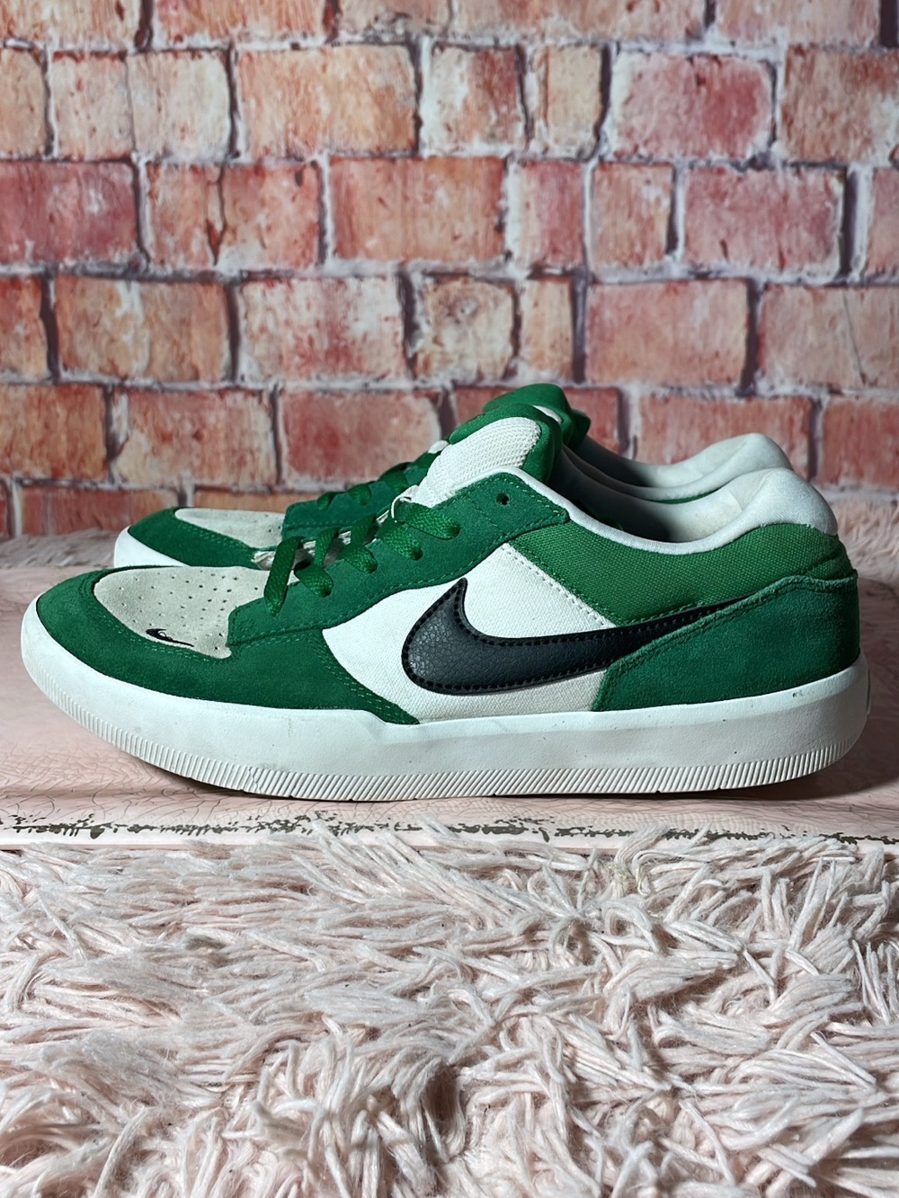 Nike Men’s Green, White & Black Low-Top Skate Sneakers